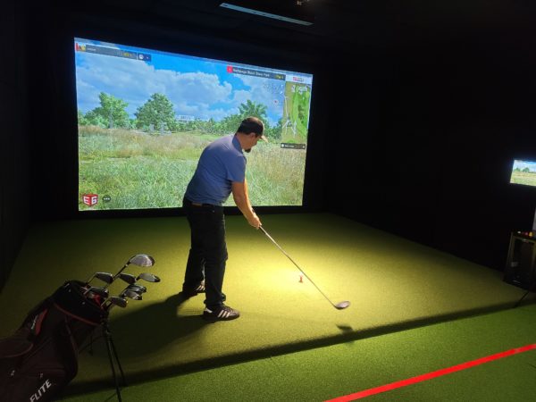 Simulator or Sunshine? Choosing Between Golfing Worlds